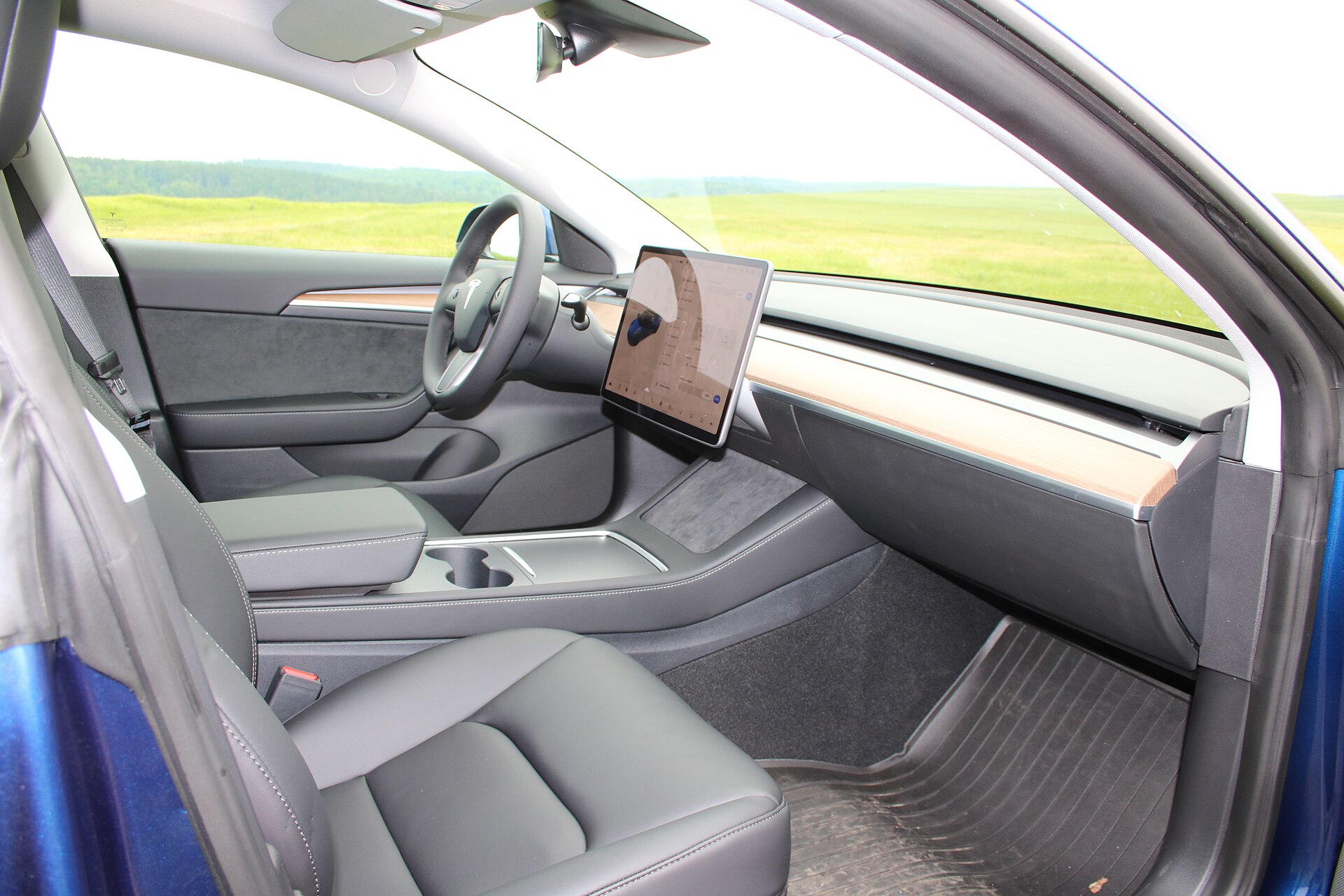Tesla Model 3 2021 cabin with black seats and factory light-grey headliner and A-pillars.